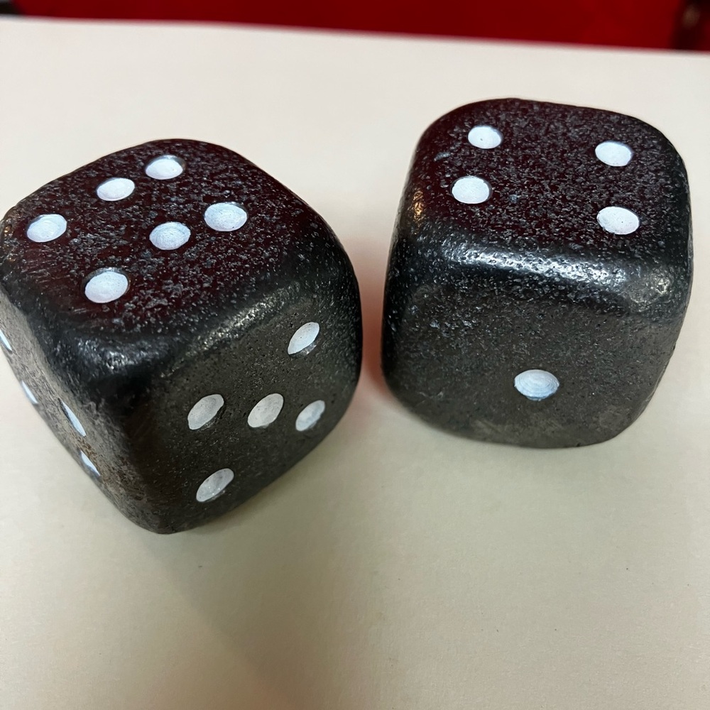 Iron Black and White Dice Set